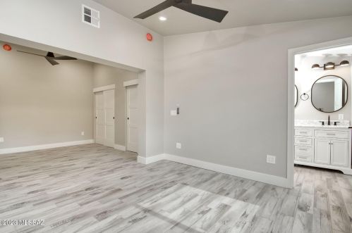 892 Glenn St, Tucson AZ  85705-4120 exterior