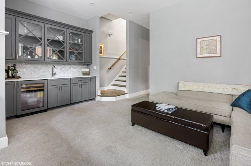 3621 Hermitage Ave, Chicago IL 60613-3507 exterior