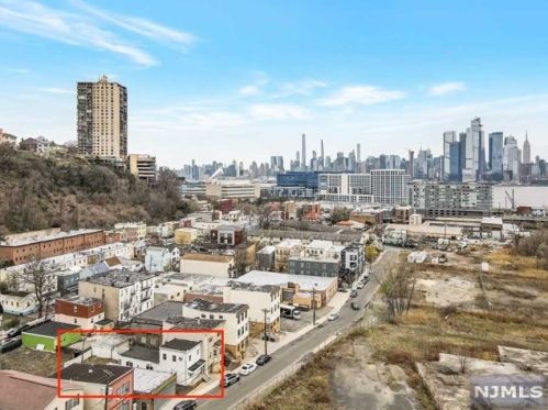 76 St, Union City NJ 07086-6629 exterior