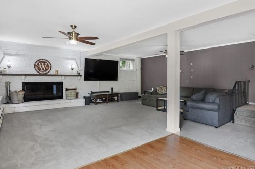 8 Forbell Dr, Norwalk CT 06850-1424 exterior