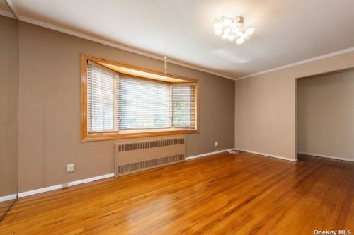 5 7 St, Valley Stream NY 11581-1255 exterior