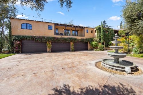 1028 Crestview Dr, Fullerton CA 92833-2203 exterior