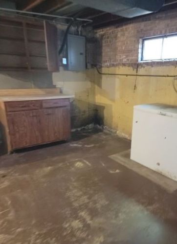 9838 Bensley Ave, Chicago IL 60617-6129 exterior