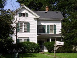 499 Winchester St, Newton, MA 02461-2012