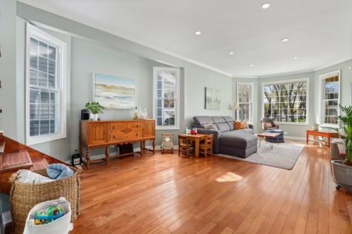 3232 Belle Plaine Ave, Chicago IL 60618-2338 exterior