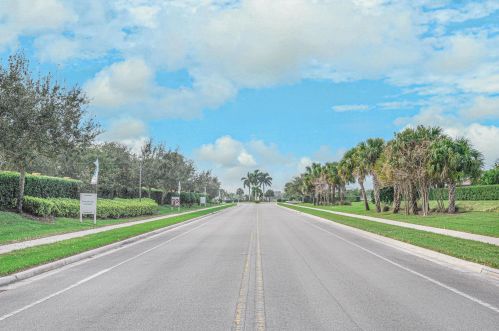 901 Bent Creek Dr, Fort Pierce FL  34947-1331 exterior