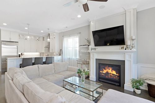 1341 George St, Chicago, IL 60657-4101