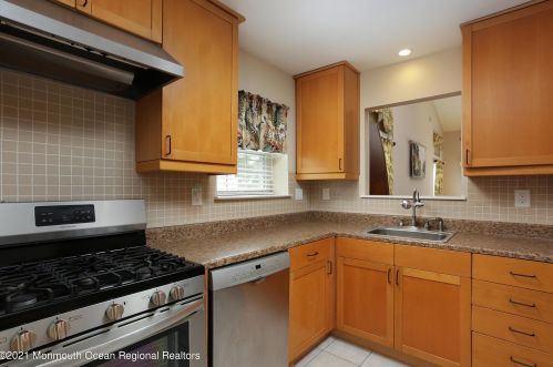 37 Baytree Cir, Middletown NJ 07748-5105 exterior