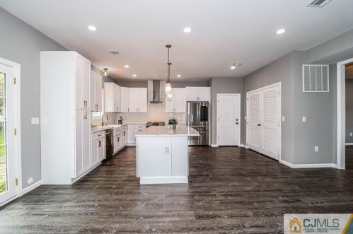 6 Dayton Rd, Edison NJ  08817-4007 exterior