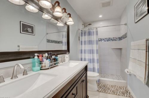 5825 Rattlesnake Hammock Rd, Naples FL 34113-3568 exterior