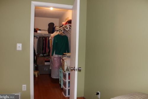 11 Chamberlin Ct, Trenton NJ 08648-2622 exterior