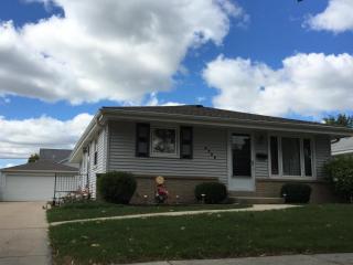 3755 93rd St, Milwaukee, WI 53228-1615