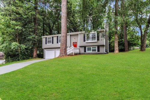 5301 Winslow Xing, Lithonia GA  30038-1146 exterior