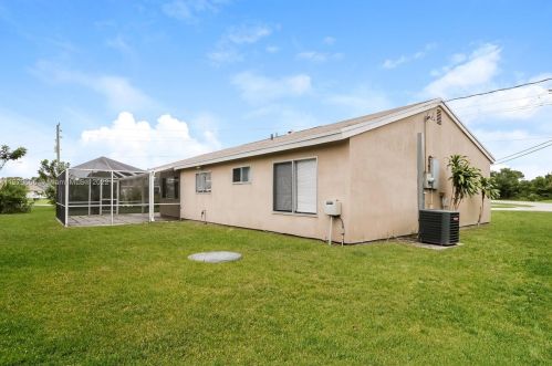 301 Whitmore Dr, Fort Pierce FL  34984-4531 exterior