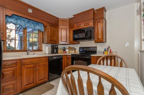 595 Randolph St, Canton MA 02021-1321 exterior