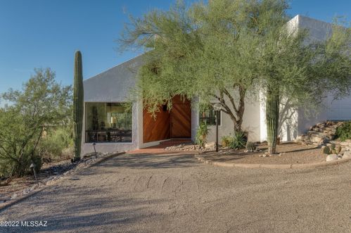 6715 Camino Padre Isidoro, Tucson AZ  85718-2037 exterior