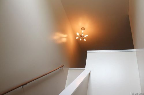 627 Ashley Cir, Rochester MI 48307-4593 exterior