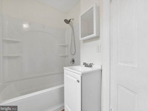 27 New Dorwart St, Lancaster PA 17603-5220 exterior