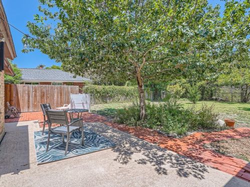 2700 Dunbarton Dr, Austin TX 78723-2235 exterior