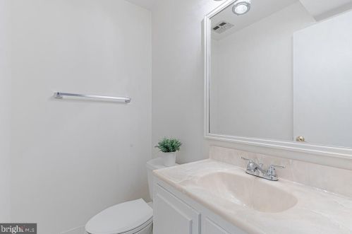 1515 Highwood Dr, Mc Lean VA  22101-5800 exterior