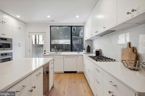 743 Cleveland St, Philadelphia PA  19146-1811 exterior