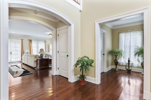 45 Cir Dr, Greenwich CT 06830-6737 exterior