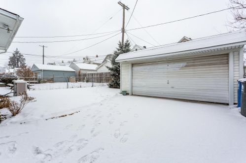 2186 Chesterland Ave, Cleveland OH 44107-6145 exterior