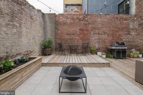 2030 Fletcher St, Philadelphia PA 19125-1539 exterior