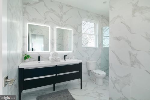 1827 Manton St, Philadelphia PA 19146-2923 exterior