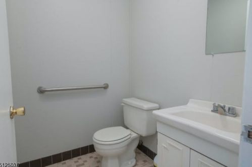 4 Maple Ave, Morristown NJ 07960-9437 exterior