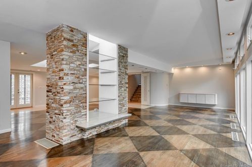 14 Cypress Rd, Hartford CT 06111-5606 exterior