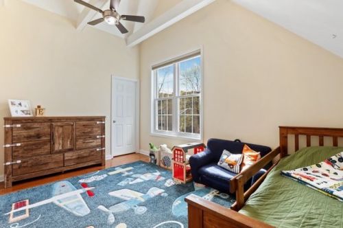 3232 Belle Plaine Ave, Chicago IL 60618-2338 exterior