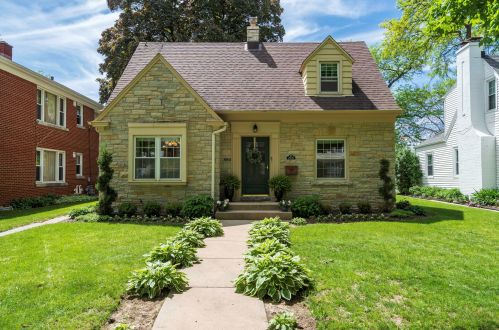 2939 70th St, Milwaukee, WI 53210-1226