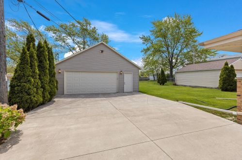 8825 Morgan Ave, Milwaukee, WI 53228-1555