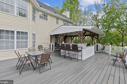 33 Bunting Brg Rd, Cookstown NJ 08511-1106 exterior