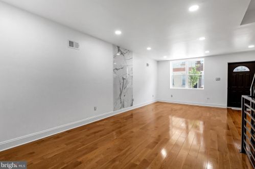 312 Manton St, Philadelphia PA  19147-5213 exterior