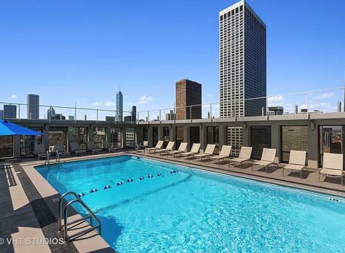 260 Chestnut St, Chicago IL 60610-3112 exterior