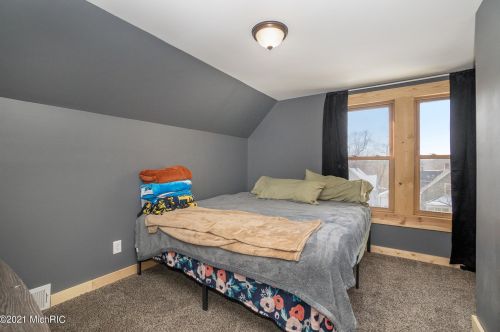 2205 Luella St, Kalamazoo MI 49001-3705 exterior