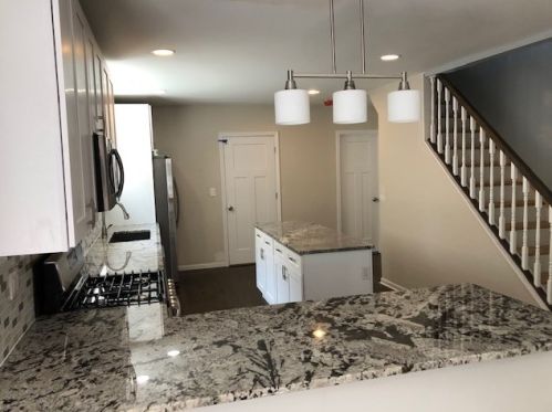 8422 Saginaw Ave, Chicago IL 60617-2028 exterior