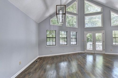 689 Lake Dr, Lithonia GA  30039-6683 exterior