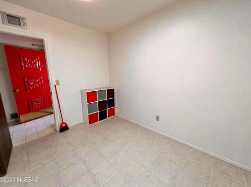 1801 Chapala Dr, Tucson AZ  85704-1318 exterior