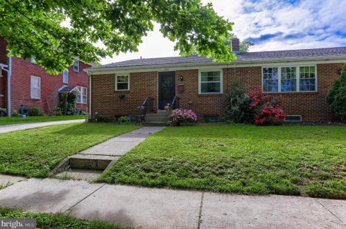 948 Walnut St, Hanover, PA 17331-1523