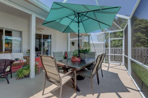 2885 Eagle Dr, Fort Pierce FL 34951-2374 exterior