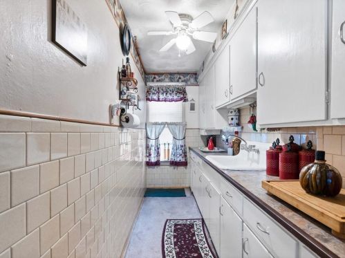 88 Prospect St, Woonsocket RI 02895-1910 exterior