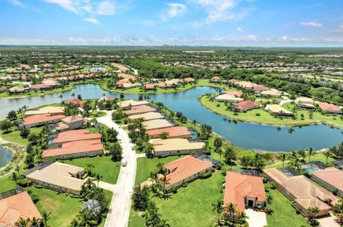 9327 Chiasso Ct, Naples FL 34114-9548 exterior