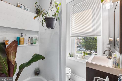 3900 Fairmount Ave, Philadelphia PA  19104-1806 exterior