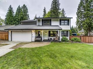 13751 Briarfield Ct, Portland, OR 97222-3203