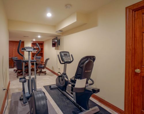 4501 121, Milwaukee WI 53228-2490 exterior