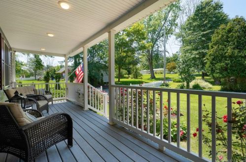 52 Grove St, Wallingford, CT 06492-1609