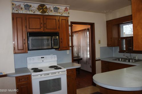 2886 Roosevelt Rd, Meskegon MI 49441-3903 exterior